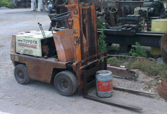 ขาย โฟอร์คลิฟต์ Toyota 700 kg เครื่องดีเซล คันเล็ก ใช้งานสะดวก นครปฐม