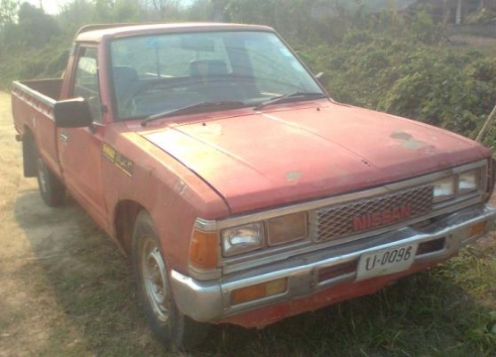 ขาย DATSUN 720  เครื่องดีเซลsd23 เครื่องดี คลัชชีสวย สีไม่สวยต้องเก็บสี ในกะบะมีผุนิดหน่อย