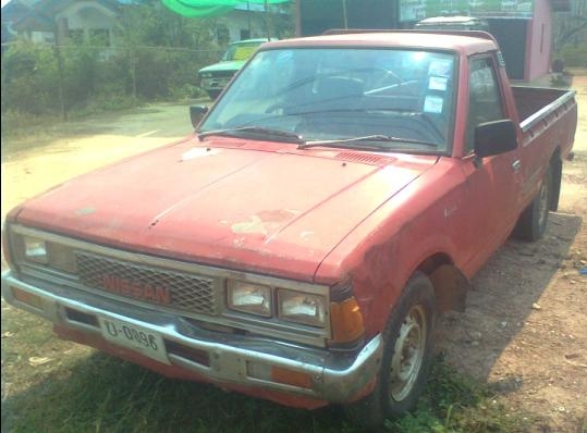 ขาย DATSUN 720  เครื่องดีเซลsd23 เครื่องดี คลัชชีสวย สีไม่สวยต้องเก็บสี ในกะบะมีผุนิดหน่อย