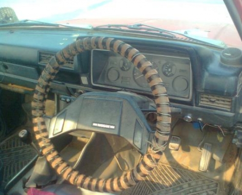 ขาย DATSUN 720  เครื่องดีเซลsd23 เครื่องดี คลัชชีสวย สีไม่สวยต้องเก็บสี ในกะบะมีผุนิดหน่อย