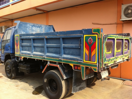 ขายรถบรรทุก 6 ล้อ (ดั้มดิน) ISUZU NRR เครื่อง 195 แรงม้ามายเลขเครื่อง 6HE1-683551 หมายเลขตัวรถ NRR32C-3000883 ช่วงล่างใหญ่ สภาพพร้อมใช้ ราคาต่อรอง