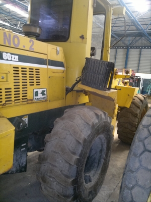 รถตักล้อยาง KAWASAKI 60ZIV-2 เครื่องดี รถสวยครับ ใช้งานได้เลย แอร์เย็น มีใบอินวอย มาแล้วครับ เชิญมาทดสอบได้แล้ว ราคาถูกครับ ติดต่อ มานะ 085-9049669