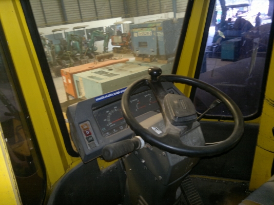 รถตักล้อยาง KAWASAKI 60ZIV-2 เครื่องดี รถสวยครับ ใช้งานได้เลย แอร์เย็น มีใบอินวอย มาแล้วครับ เชิญมาทดสอบได้แล้ว ราคาถูกครับ ติดต่อ มานะ 085-9049669