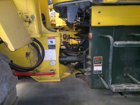 รถตักล้อยาง KAWASAKI 60ZIV-2 เครื่องดี รถสวยครับ ใช้งานได้เลย แอร์เย็น มีใบอินวอย มาแล้วครับ เชิญมาทดสอบได้แล้ว ราคาถูกครับ ติดต่อ มานะ 085-9049669