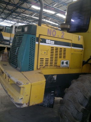 รถตักล้อยาง KAWASAKI 60ZIV-2 เครื่องดี รถสวยครับ ใช้งานได้เลย แอร์เย็น มีใบอินวอย มาแล้วครับ เชิญมาทดสอบได้แล้ว ราคาถูกครับ ติดต่อ มานะ 085-9049669