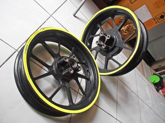 (( ขาย )) อะหลั่ย + ของเเต่ง KSR หลายรายการ ครับ