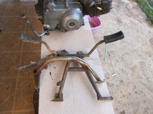 ขายเครื่องชี50 ตามรูปเลยครับเครื่องแปลงcdiแล้วครับไปเช็คนิดน่อยก้อใช้ได้แล้วครับเครื่องไม่ติดพึ่งยกลงจากชี50เดิมๆครับลุกค้าเอาแต่โครงเลยเหลือเครื่องครับมีพักเท้าเดี่ยว+คู่+ขาเบรคครับเปิด1200บาท เอาจริงราคาต่อรองได้ครับสนใจ 080-1696651 ส่งได้ทั่วไทยครับ