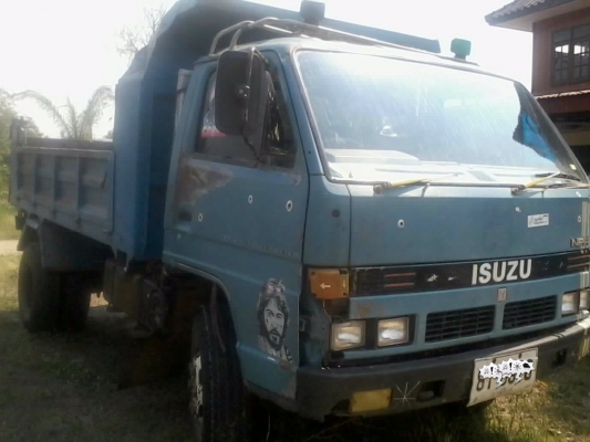 ISUZU NPR 115 HP 4BD1 หกล้อดั๊มพ์ เสี่ยสั่งลุย กระบะดั๊มพ์เหล็ก 4 ตันยิงหน้าสภาพสวยดีพื้นกับฝาข้างไม่มีผุกร่อน เครื่องแห้งแรงดี ภายในเก๋งคอนโซลครบ เกียร์สั้น ช่วงล่างคัชซีไม่มีดาม เฟืองท้ายใหญ่ติด F แล้ว ยาง 8.25 ขอบ 16 สภาพดีพร้อมใช้งาน ทะเบียนภาษีครบพร้