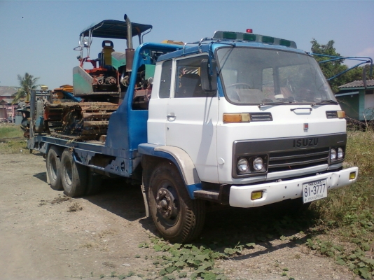 ขาย สิบล้อเพลาเดียว ISUZU 160HP เทลเลอร์บรรทุกรถเกี่ยวข้าว รถตีดิน