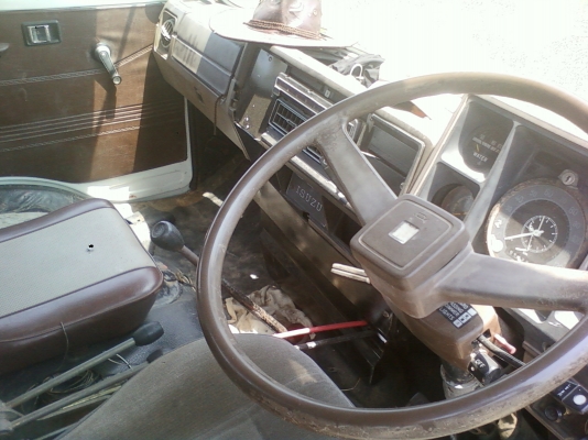 ขาย สิบล้อเพลาเดียว ISUZU 160HP เทลเลอร์บรรทุกรถเกี่ยวข้าว รถตีดิน