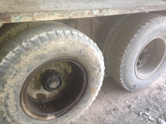 HINO F18 - 185 HP HO7C รถโม่ปูน สิบล้อ 2 เพลา สภาพดีพร้อมใช้งานได้เลยครับ โม่ปูนแบบโซ่ ปั๊มใหม่เอี่ยม ใช้งานได้ดีไม่มีปัญหา เครื่องแน่นแรงดี ภายในเก๋งคอนโซลครบ พวงมาลัยเพาเวอร์ ช่วงล่าง 2 เพลาแท้คัชซีสวยไม่มีแตกไม่มีบวม ยางสภาพดี 60\% พร้อมใช้งาน เอกสารเล่