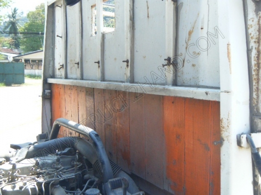 รถบรรทุก 6 ล้อ ยี่ห้อ HINO รุ่น WU340R