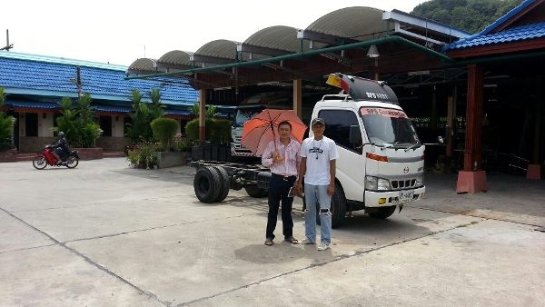 รถบรรทุก 6 ล้อ ยี่ห้อ HINO รุ่น WU340R