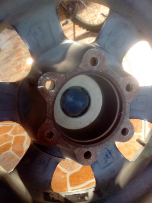 ขายแม็กขอบ 15 หกรูแท้japan ใส่กะบะครับ