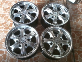 ขายแม็กขอบ 15 หกรูแท้japan ใส่กะบะครับ