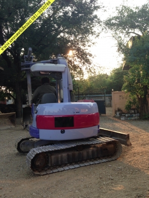 Komatsu 50UU   สภาพพร้อมใช้งาน เสียงเครื่องนิ่ม ตัวเดินไม่มีเสียงรบกวนแทรกเลยครับ   ใช้งานในที่แคบได้ดีอย่างมากครับ ช่วงบูมสามารถโยกพับได้ในมุมที่มีพื่้นที่จำกัดครับ  สนใจติดต่อ ท่าม่วง แทรกเตอร์ 081-3030788
