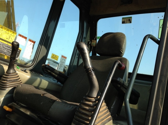 รถแบคโฮ KOMATSU PC130-6 รถแบคโฮ KOMATSU PC130-6