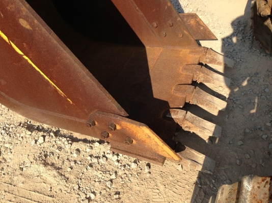 รถแบคโฮ KOMATSU PC130-6 รถแบคโฮ KOMATSU PC130-6