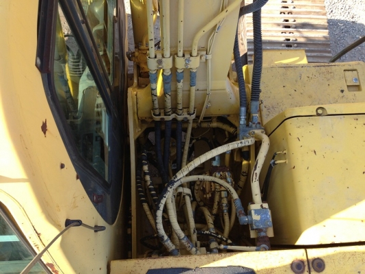 รถแบคโฮ KOMATSU PC130-6 รถแบคโฮ KOMATSU PC130-6