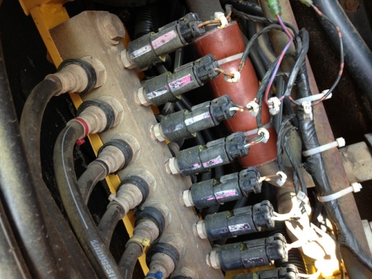 รถแบคโฮ KOMATSU PC130-6 รถแบคโฮ KOMATSU PC130-6