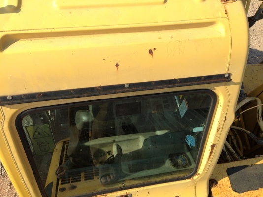 รถแบคโฮ KOMATSU PC130-6 รถแบคโฮ KOMATSU PC130-6