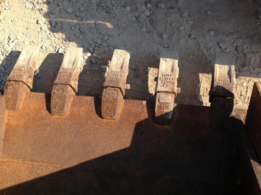 รถแบคโฮ KOMATSU PC130-6 รถแบคโฮ KOMATSU PC130-6