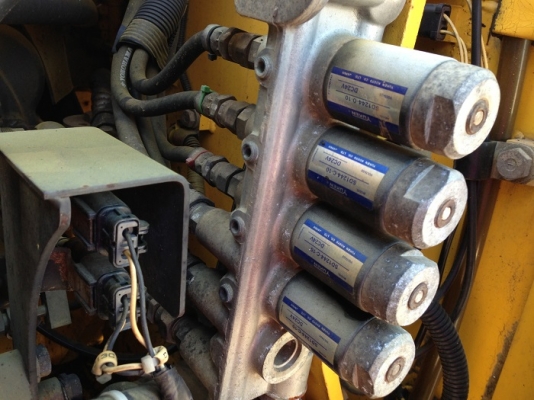 รถแบคโฮ KOMATSU PC130-6 รถแบคโฮ KOMATSU PC130-6