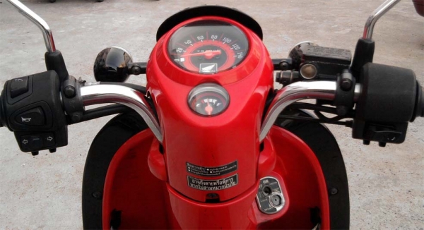 ขออนุญาติขาย HONDA Scoopy-i 110 cc. มือเดียว สีแดงขาว ขออนุญาติขาย HONDA Scoopy-i 110 cc. มือเดียว สีแดงขาว