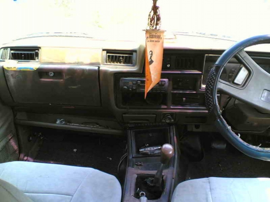 ขาย TOYOTA CROWN เดอลุกซ์ เครื่อง Hero2400 (ดีเซล) ขาย 45000 บาท