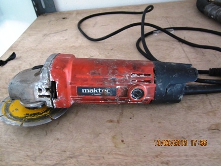 เครื่องเจียรไฟฟ้าMaktec MT954 สภาพใหม่มาก ราคาถูก