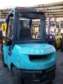 ขายรถ โฟล์คลิฟท์ TOYOTA รุ่น 7-FG30
