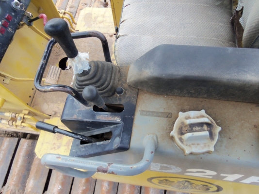รถดัน KOMATSU D21PL รถดัน KOMATSU D21PL
