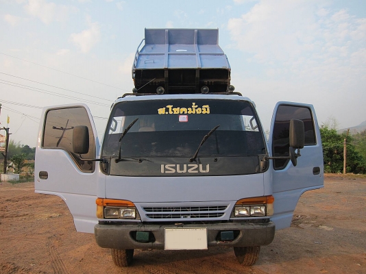 6 ล้อดัมพ์ อีซุซุ NPR 135 แรง มีดัมพ์กระบะสามมิตร ยาว 3.8 เมตร กว้าง 2.10 เมตร เฟื่อง F แอร์เย็นสบาย มีสโลอินเตอร์ เล่มพร้อมโอนถือไปได้เลย
