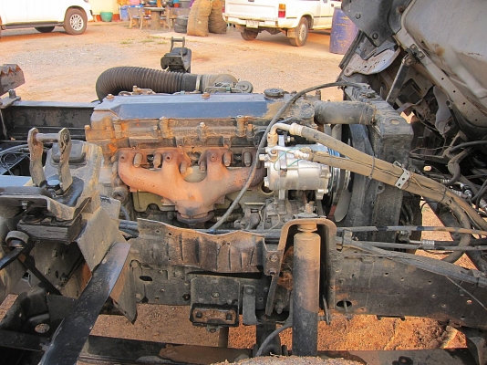 6 ล้อดัมพ์ อีซุซุ NPR 135 แรง มีดัมพ์กระบะสามมิตร ยาว 3.8 เมตร กว้าง 2.10 เมตร เฟื่อง F แอร์เย็นสบาย มีสโลอินเตอร์ เล่มพร้อมโอนถือไปได้เลย