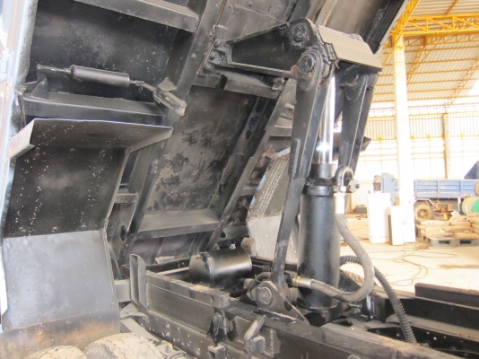 6 ล้อดัมพ์ อีซุซุ NPR 135 แรง มีดัมพ์กระบะสามมิตร ยาว 3.8 เมตร กว้าง 2.10 เมตร เฟื่อง F แอร์เย็นสบาย มีสโลอินเตอร์ เล่มพร้อมโอนถือไปได้เลย