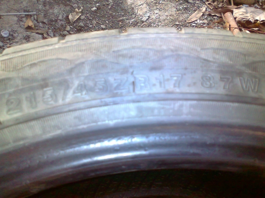 ขายยางขอบ 17 Deestone ดอกยังเต็ม 4 เส้นขาย 1000 บาทครับ