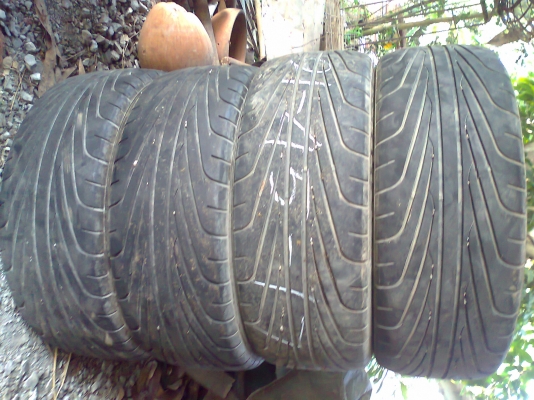 ขายยางขอบ 17 Deestone ดอกยังเต็ม 4 เส้นขาย 1000 บาทครับ