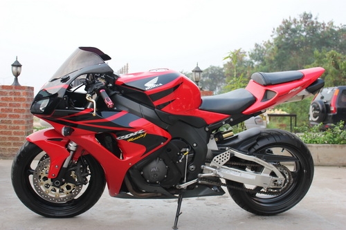 ขาย HONDA CBR1000RR ปี2006 สภาพเยี่ยมๆ  กุญแจชิบ3ดอก