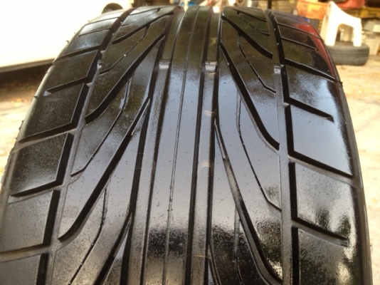 ขายยาง DUNLOP DEREZZA 235/40 R18 ปี 2012 สภาพใหม่