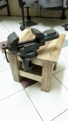 ขายปากกาจับชิ้นงานรุ่นเก่าเหล็กเหนียวหมุนได้อิสระรอบทิศทาง