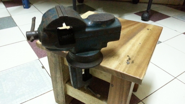 ขายปากกาจับชิ้นงานรุ่นเก่าเหล็กเหนียวหมุนได้อิสระรอบทิศทาง