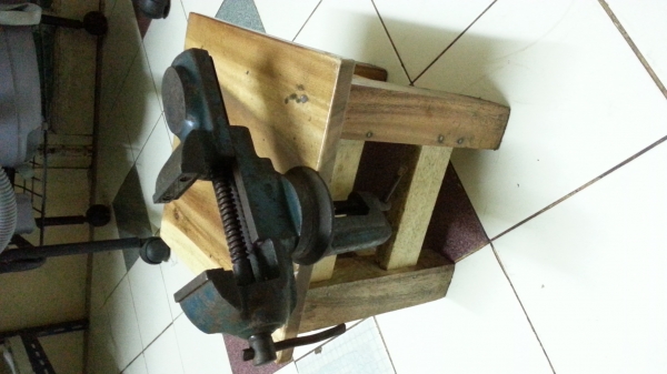 ขายปากกาจับชิ้นงานรุ่นเก่าเหล็กเหนียวหมุนได้อิสระรอบทิศทาง