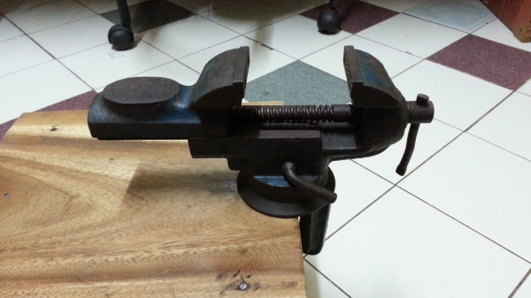 ขายปากกาจับชิ้นงานรุ่นเก่าเหล็กเหนียวหมุนได้อิสระรอบทิศทาง