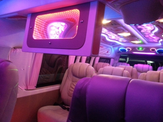 ขายรถตู้ToyotaCommuter2011สวยเหมือนป้ายแดง