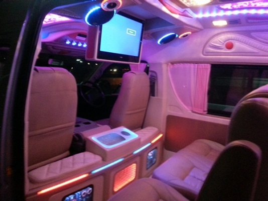 ขายรถตู้ToyotaCommuter2011สวยเหมือนป้ายแดง