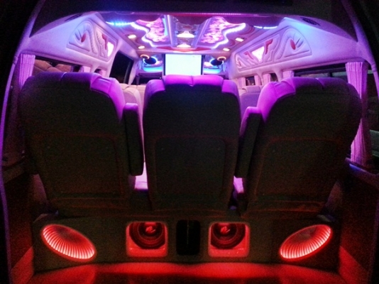 ขายรถตู้ToyotaCommuter2011สวยเหมือนป้ายแดง