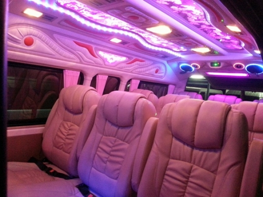 ขายรถตู้ToyotaCommuter2011สวยเหมือนป้ายแดง