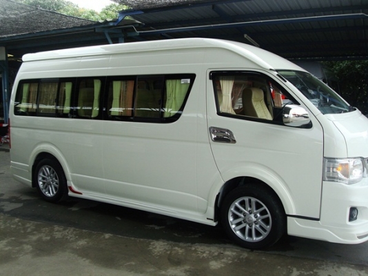 ขายรถตู้ToyotaCommuter2011สวยเหมือนป้ายแดง