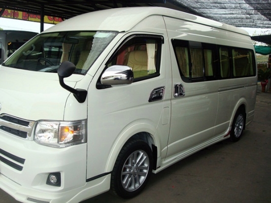 ขายรถตู้ToyotaCommuter2011สวยเหมือนป้ายแดง