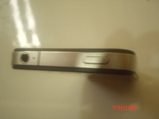 ขาย iphone 4  32gb สภาพ 95\%สวยๆ ราคา 12000 บาท